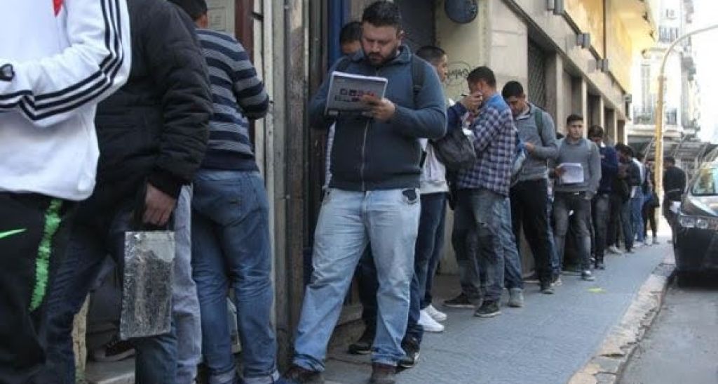 Sufre México la mayor caída de empleo en una década