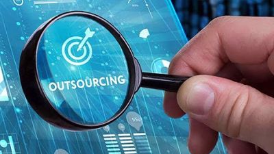 ¿Cuál es el principal objetivo del dictamen para regular outsourcing?